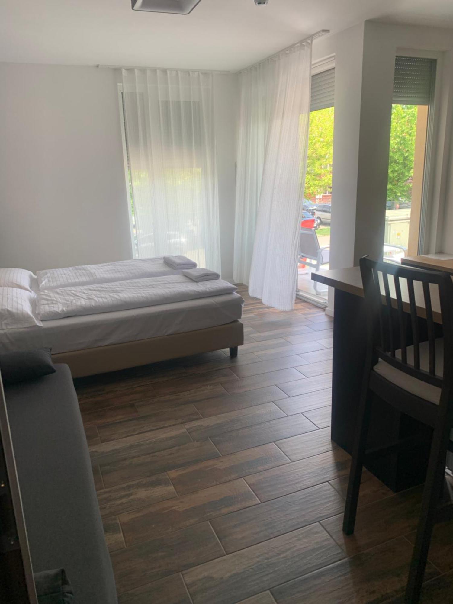 City Panzio Balatonlelle Exterior photo